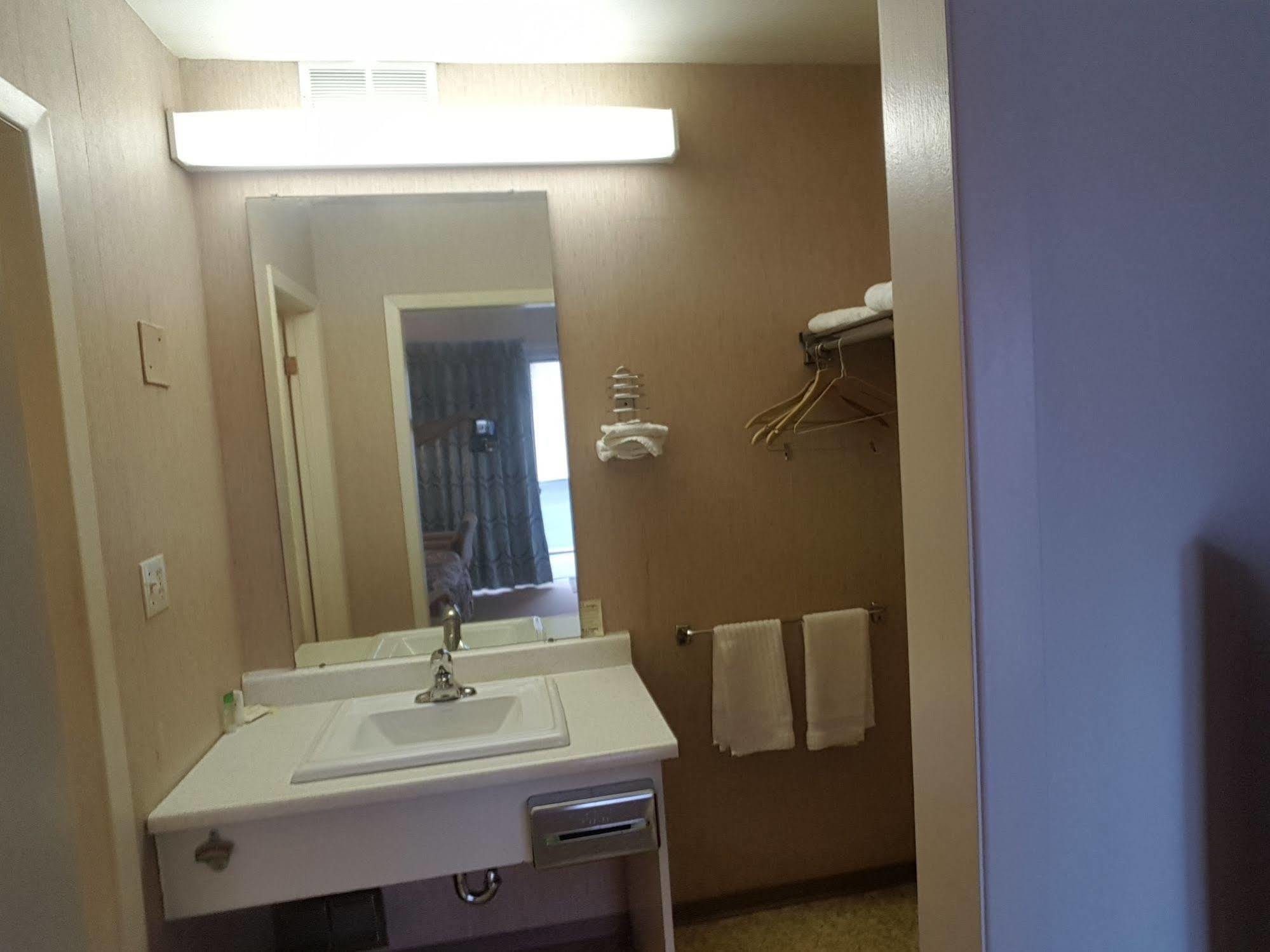 Town'N Country Motor Inn Лемингтон Екстериор снимка